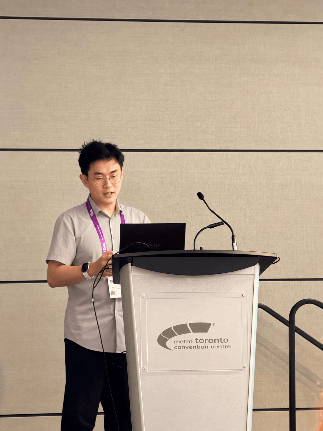 Ning Kang presenting the portable cooling research at the Young Professional session